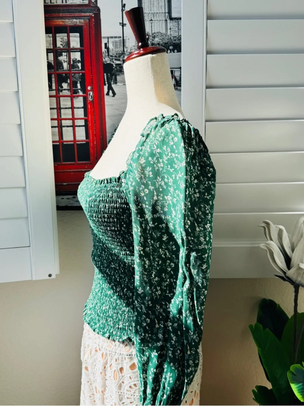 Reformation. Size M. Green Smocked Square-Neck Puff Sleeve Top